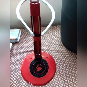 Boyds Bears stand with adjustable wire foe the waist of the bear.